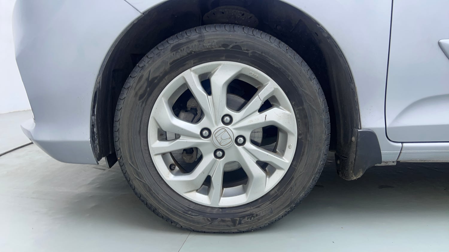 Used 2018 Honda Amaze 1.2 VX MT Petrol Petrol Manual tyres LEFT FRONT TYRE RIM VIEW