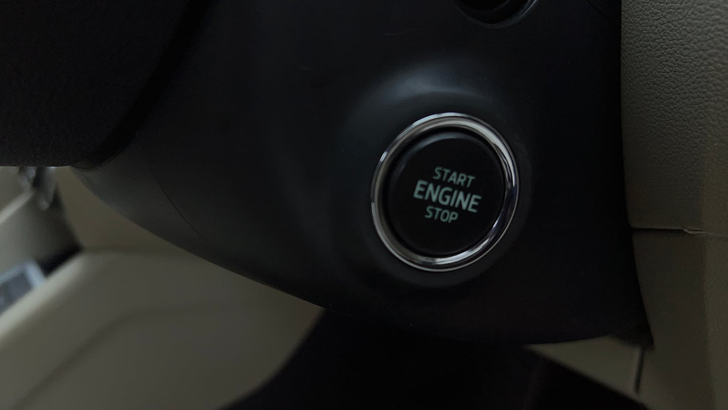 Used 2018 Skoda Octavia 1.8 TSI Style AT Petrol Automatic top_features Keyless start