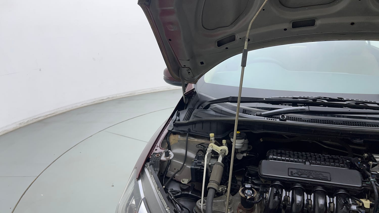 Used 2018 Honda City V CVT Petrol Petrol Automatic engine ENGINE RIGHT SIDE HINGE & APRON VIEW