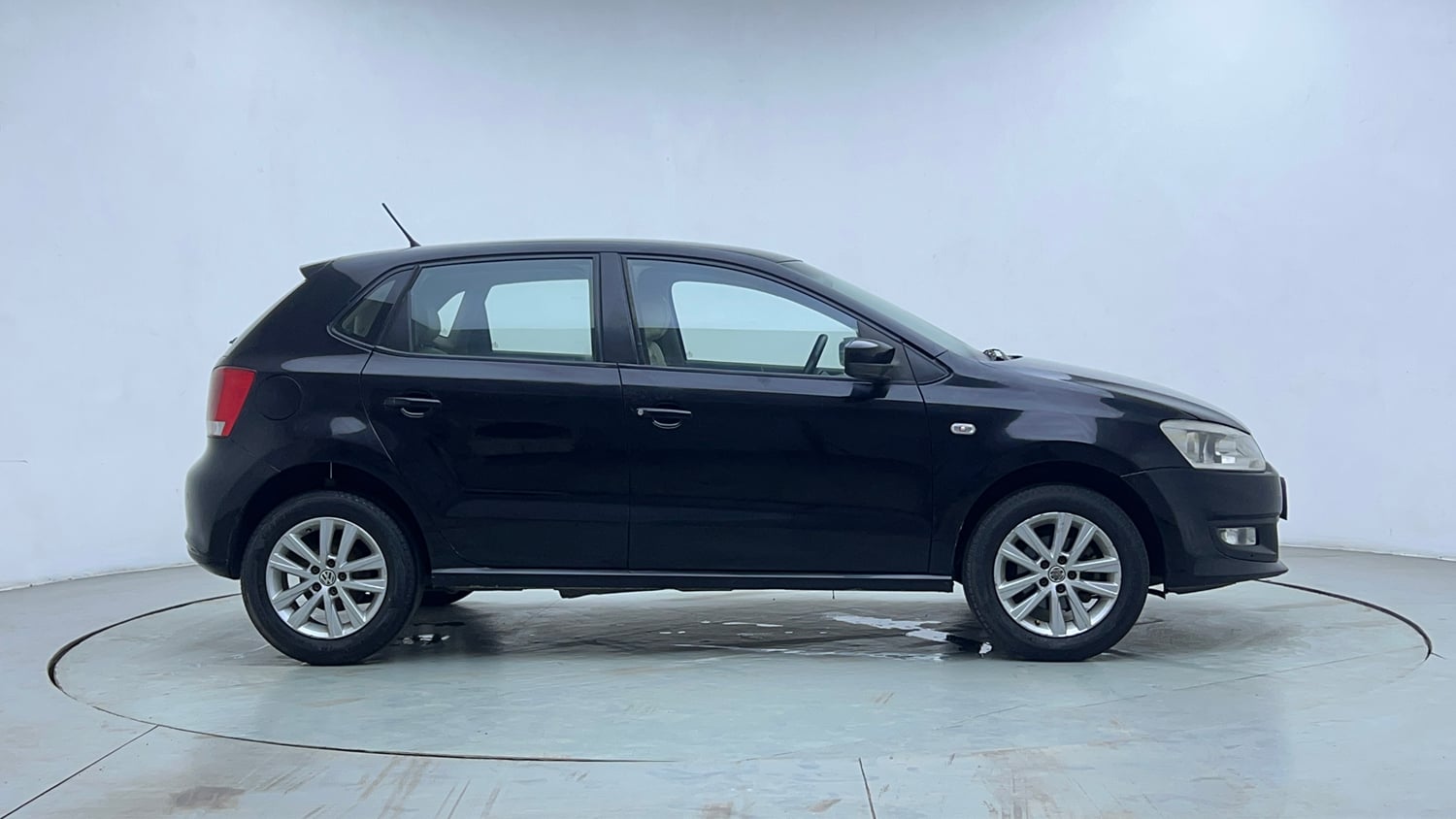 Used 2013 Volkswagen Polo Highline1.2L (P) Petrol Manual exterior RIGHT SIDE VIEW