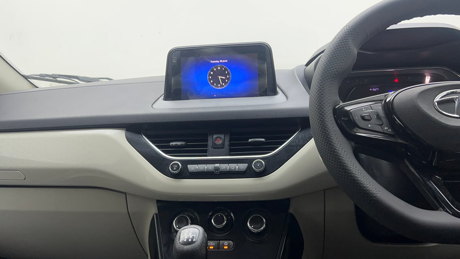 Used 2020 Tata Nexon XZ Petrol Manual top_features Integrated (in-dash) music system