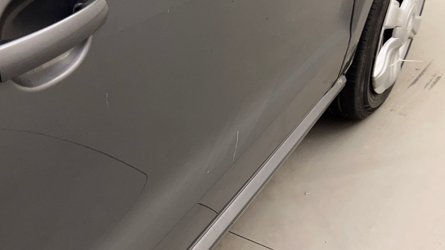 Used 2013 Volkswagen Polo Comfortline 1.2L (P) Petrol Manual dents MINOR SCRATCH