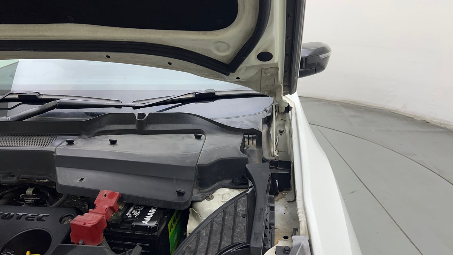 Used 2022 Tata Safari XTA Plus Diesel Automatic engine ENGINE LEFT SIDE HINGE & APRON VIEW