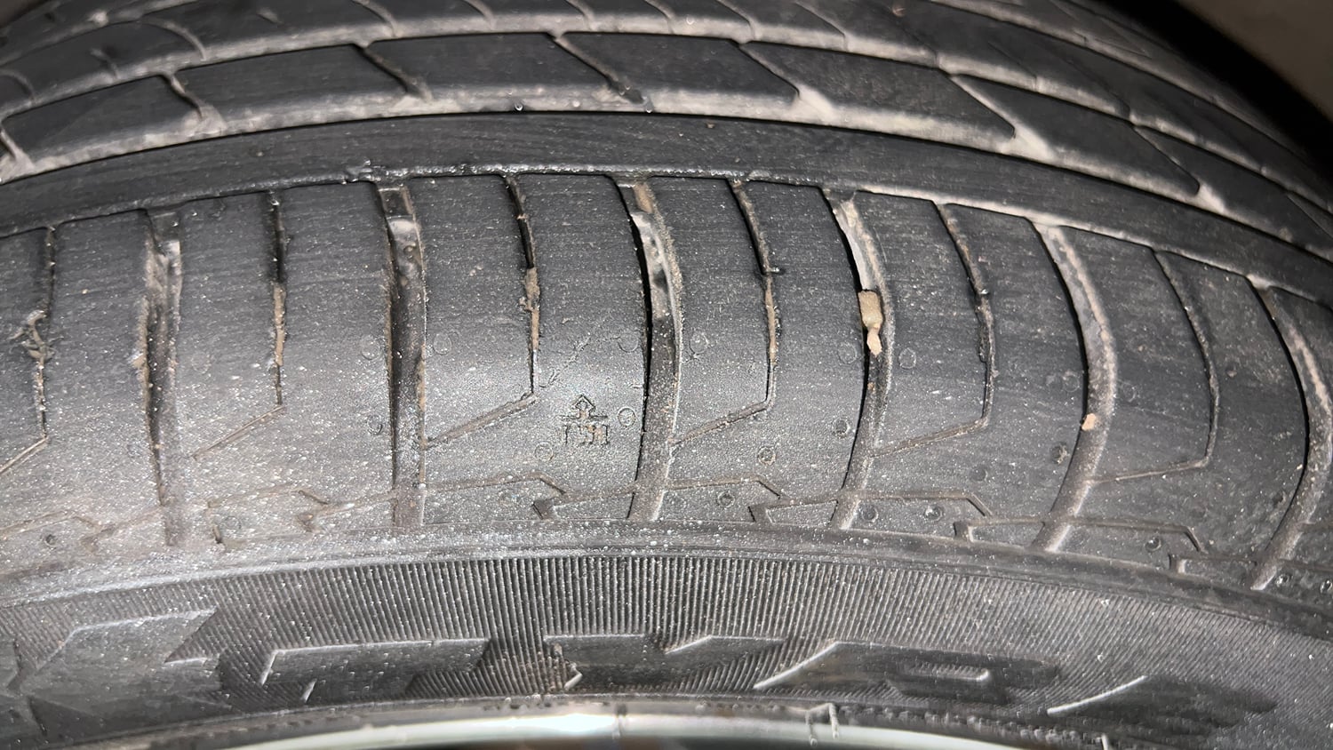 Used 2016 Hyundai Creta 1.6 SX Plus AT Petrol Petrol Automatic tyres LEFT FRONT TYRE TREAD VIEW