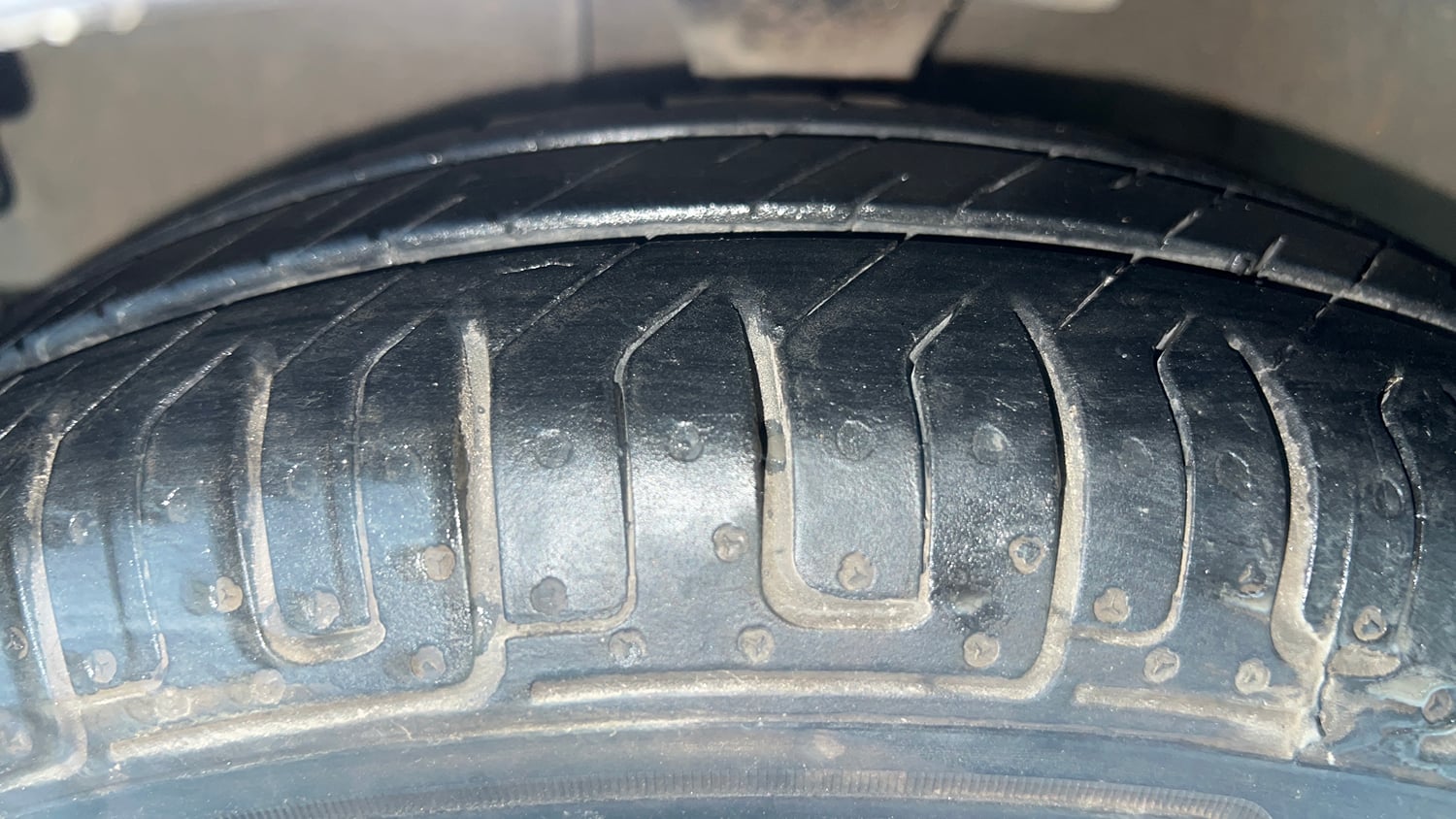 Used 2015 Hyundai i10 Magna 1.1 CNG (Outside Fitted) Cng Manual tyres LEFT FRONT TYRE TREAD VIEW