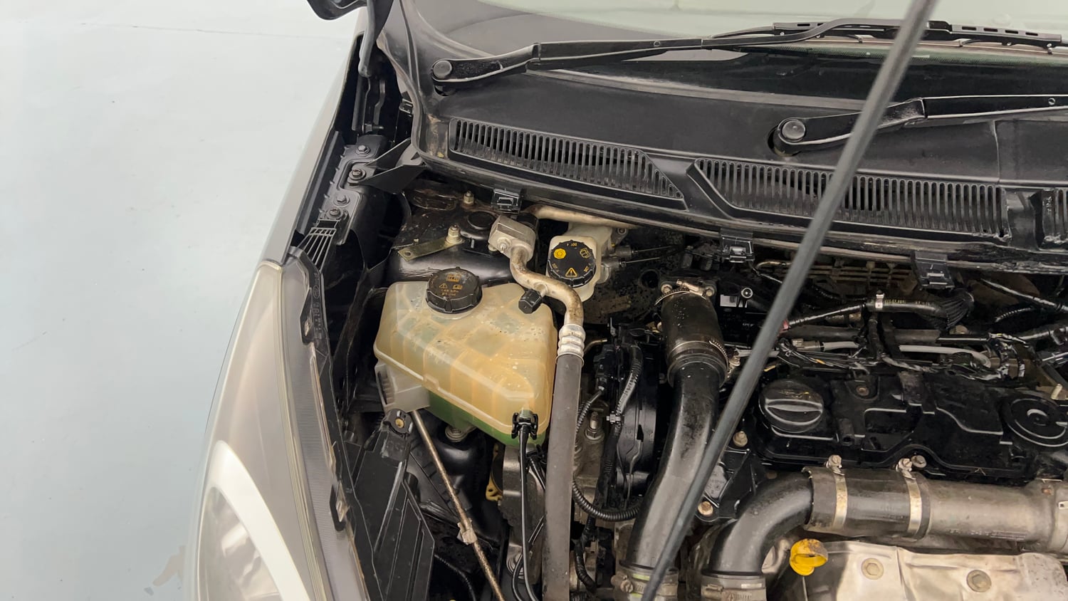 Used 2019 Ford Figo Aspire Trend Plus 1.5 TDCi Diesel Manual engine ENGINE RIGHT SIDE HINGE & APRON VIEW