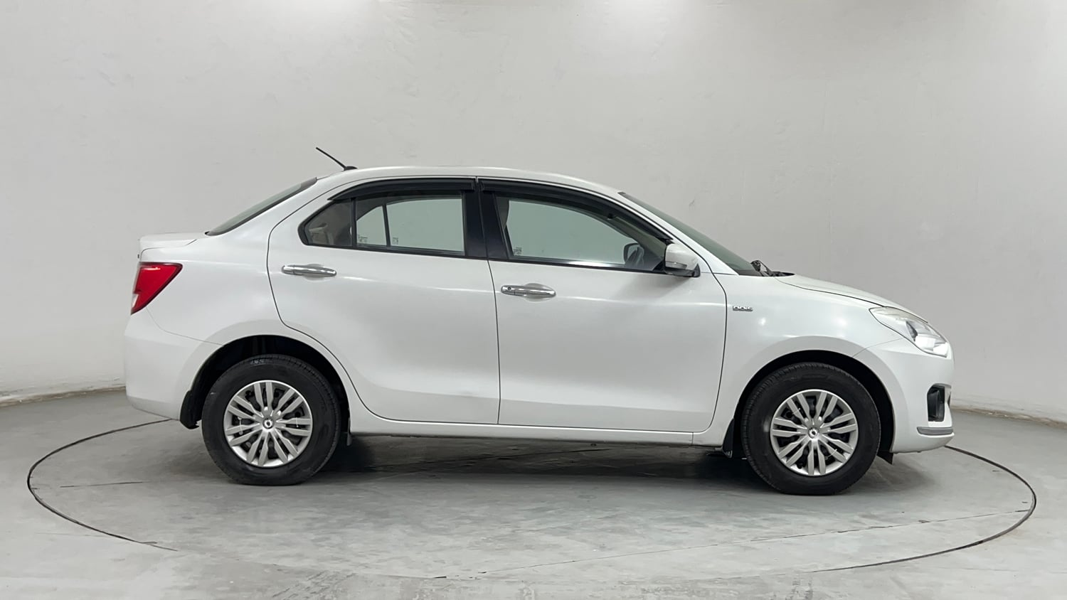 Used 2019 Maruti Suzuki Dzire VDi AMT Diesel Automatic exterior RIGHT SIDE VIEW