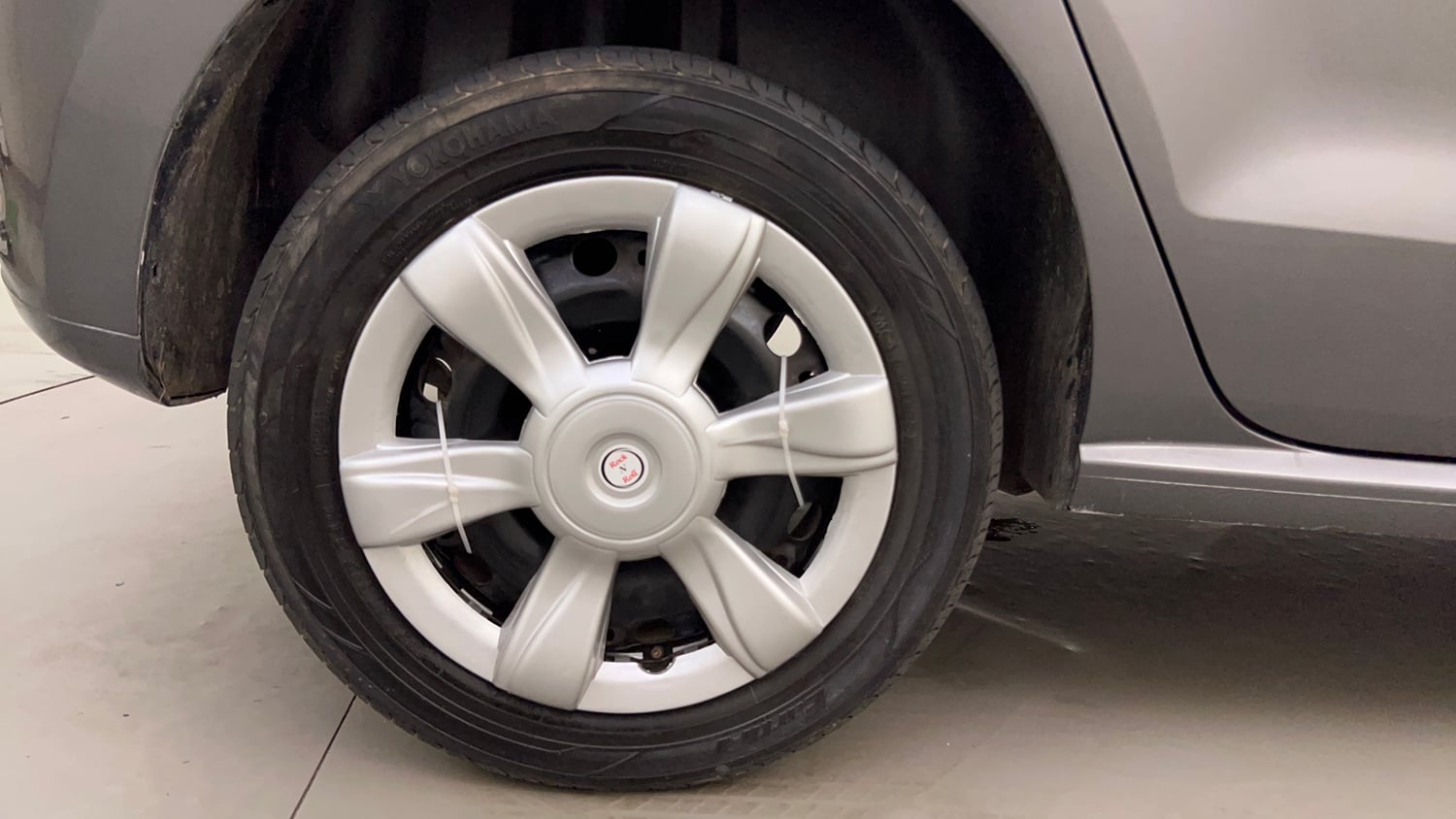 Used 2013 Volkswagen Polo Comfortline 1.2L (P) Petrol Manual tyres RIGHT REAR TYRE RIM VIEW