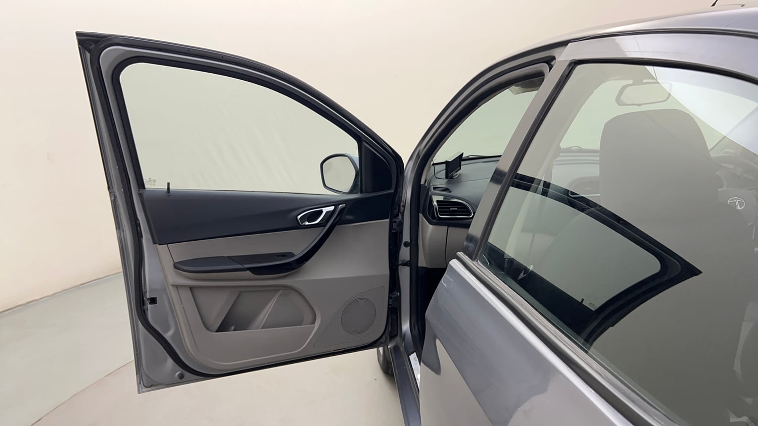 Used 2018 Tata Tiago Revotron XZ w/o Alloy Petrol Manual interior LEFT FRONT DOOR OPEN VIEW