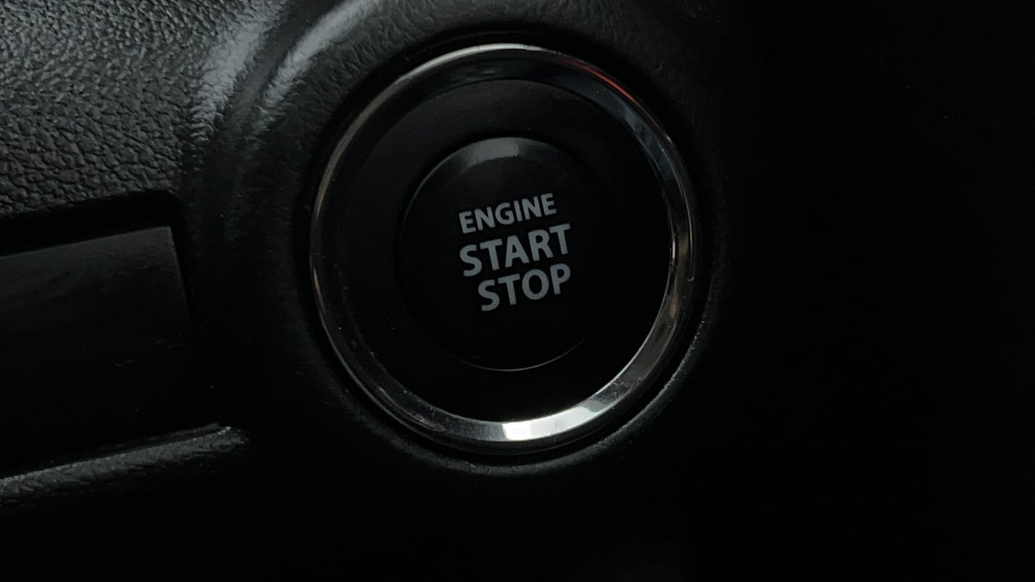 Used 2024 Maruti Suzuki Swift VXi (O) AMT Petrol Automatic top_features Keyless start