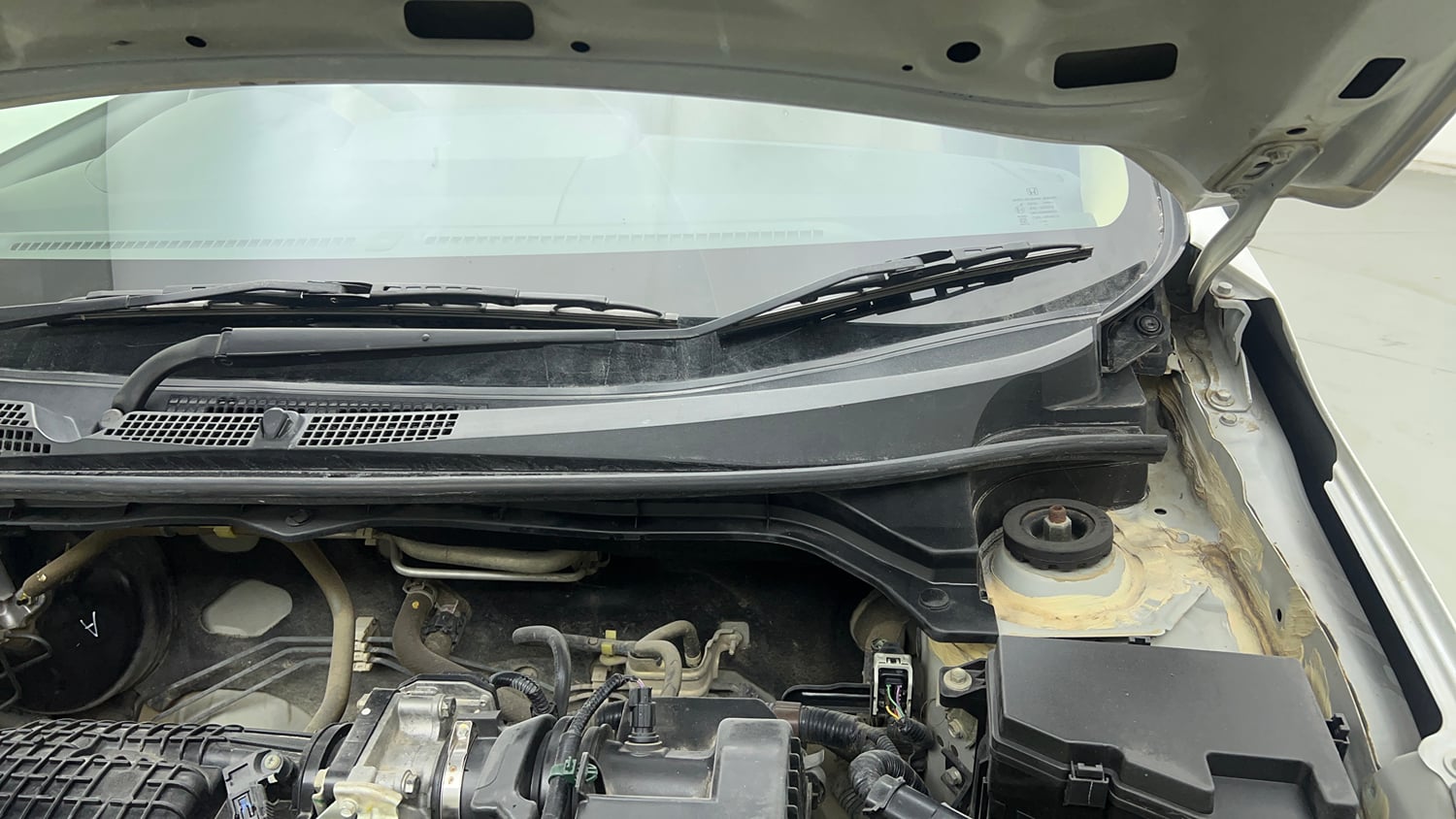 Used 2019 Honda Amaze 1.2 VX CVT Petrol Petrol Automatic engine ENGINE LEFT SIDE HINGE & APRON VIEW