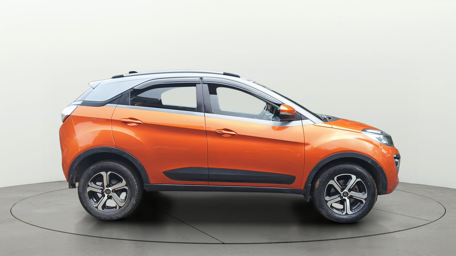 Used 2018 Tata Nexon XZ Plus Diesel Dual Tone Diesel Manual exterior RIGHT SIDE VIEW