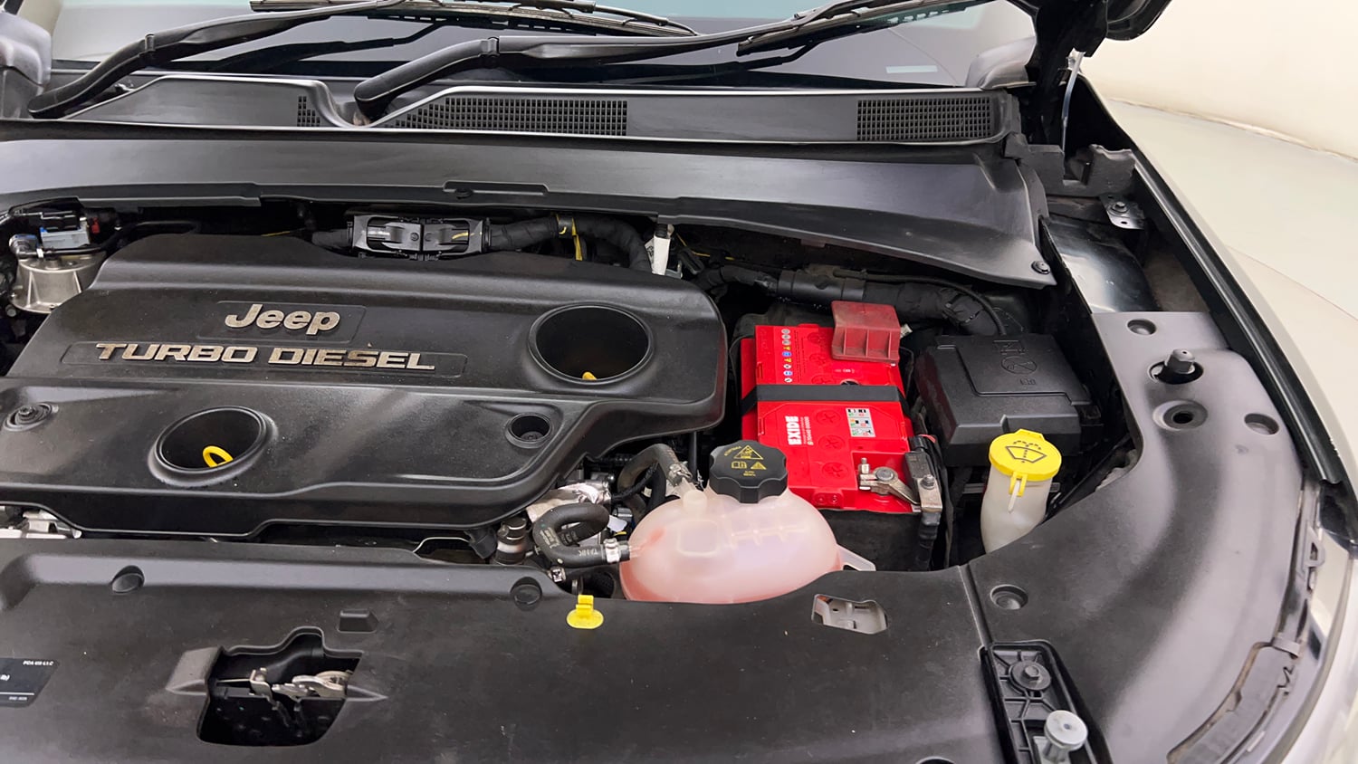 Used 2023 Jeep Compass Limited (O) 2.0 Diesel Diesel Manual engine ENGINE LEFT SIDE HINGE & APRON VIEW