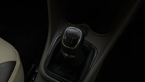 Used 2016 Skoda Rapid 1.6 MPI Ambition Petrol Manual interior GEAR  KNOB VIEW