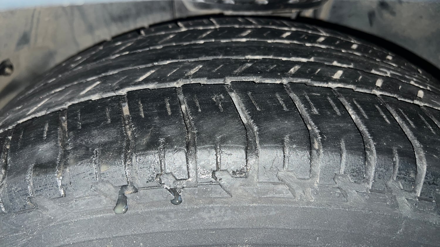 Used 2022 Tata Safari XTA Plus Diesel Automatic tyres LEFT FRONT TYRE TREAD VIEW
