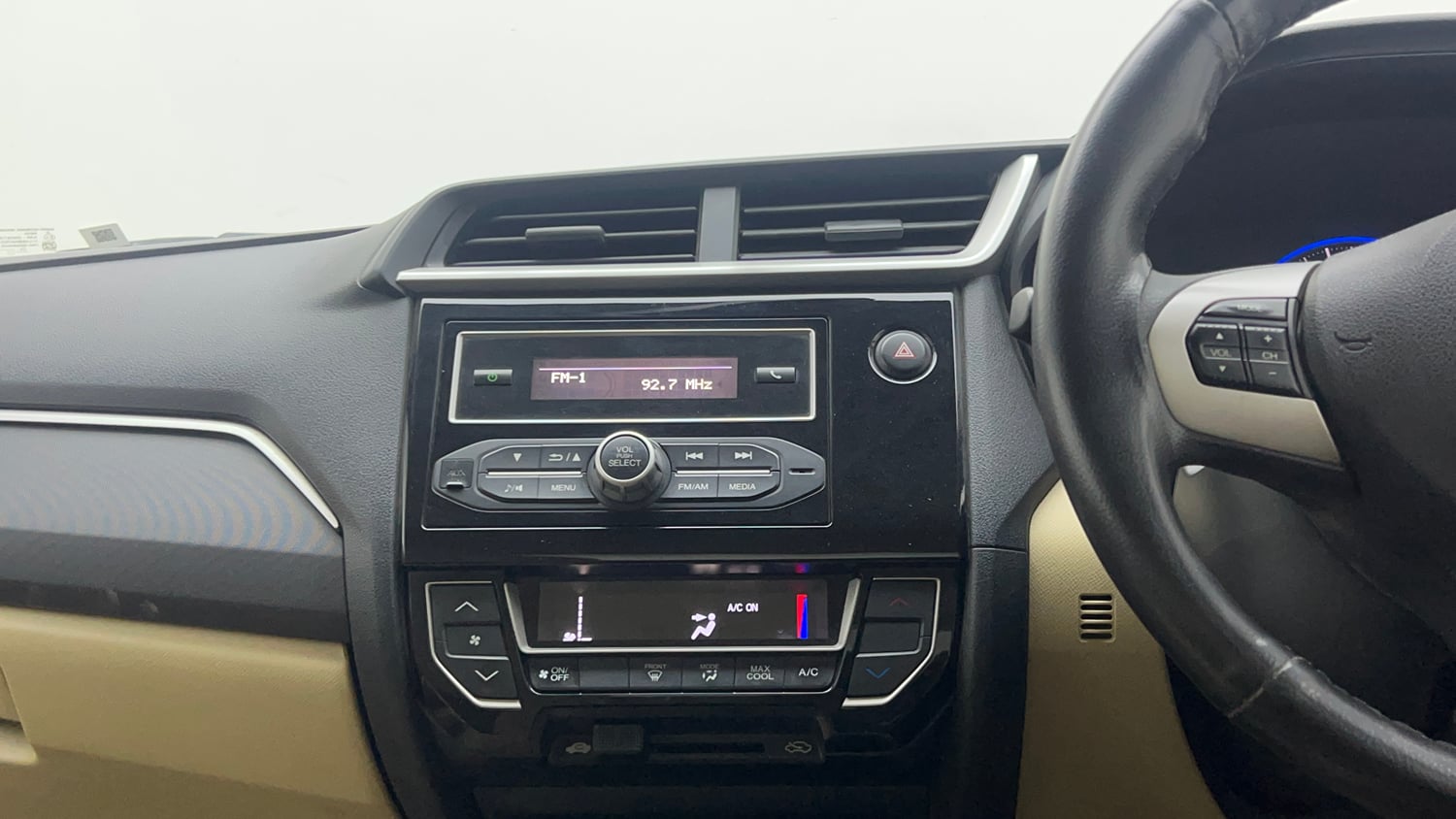 Used 2017 Honda Amaze 1.2 S i-VTEC Petrol Manual top_features Integrated (in-dash) music system