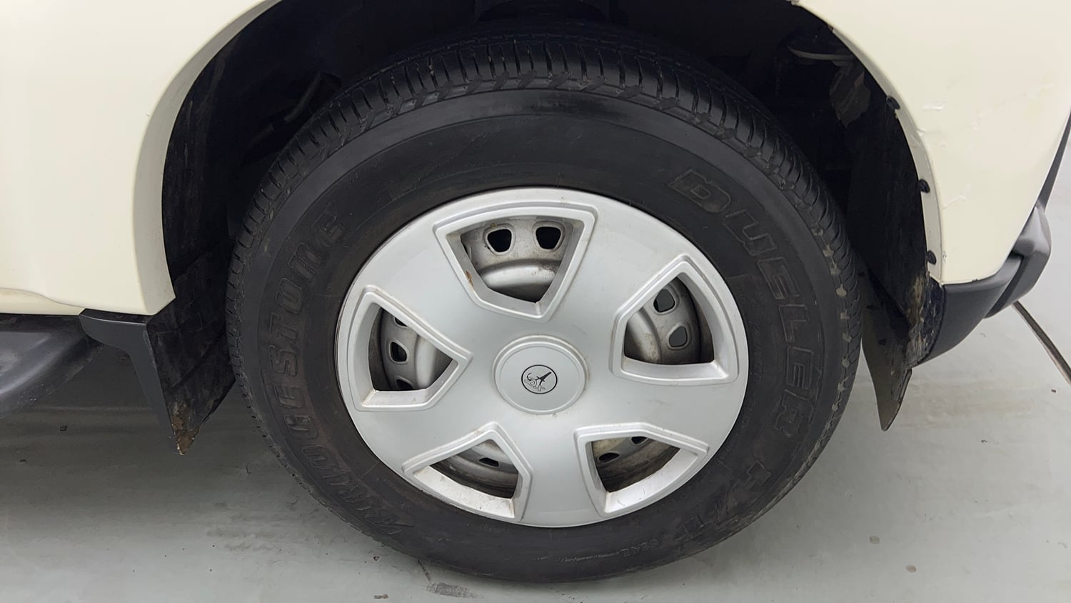 Used 2022 Mahindra Scorpio S5 Diesel Manual tyres RIGHT FRONT TYRE RIM VIEW