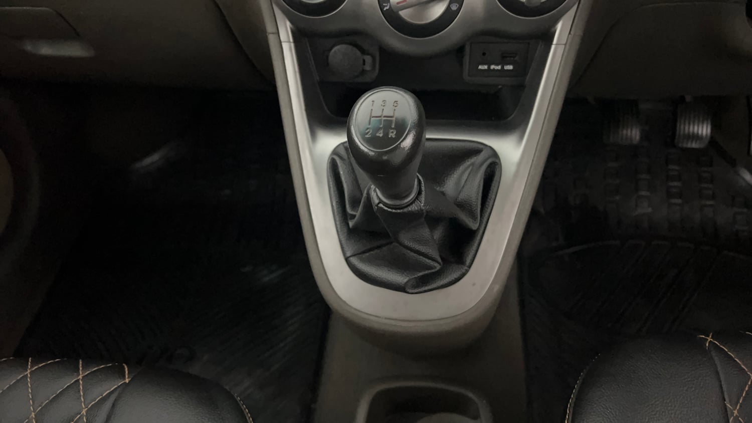Used 2014 Hyundai i10 Sportz 1.1 iRDE2 Petrol Manual interior GEAR  KNOB VIEW