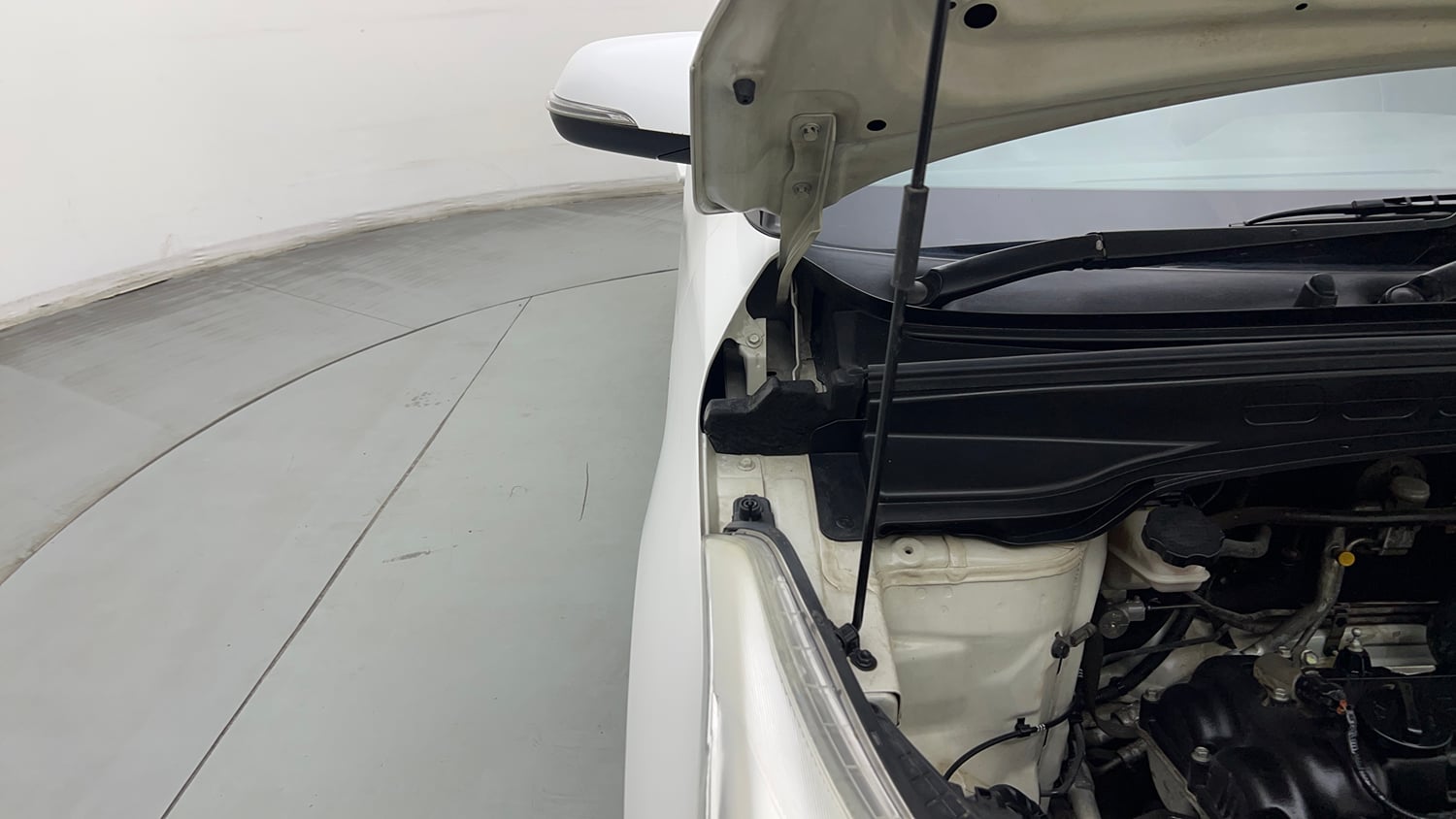 Used 2018 Hyundai Creta E Plus 1.6 Petrol Petrol Manual engine ENGINE RIGHT SIDE HINGE & APRON VIEW