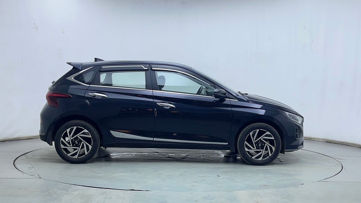 Used 2024 Hyundai New i20 Asta (O) 1.2 MT Petrol Manual exterior RIGHT SIDE VIEW