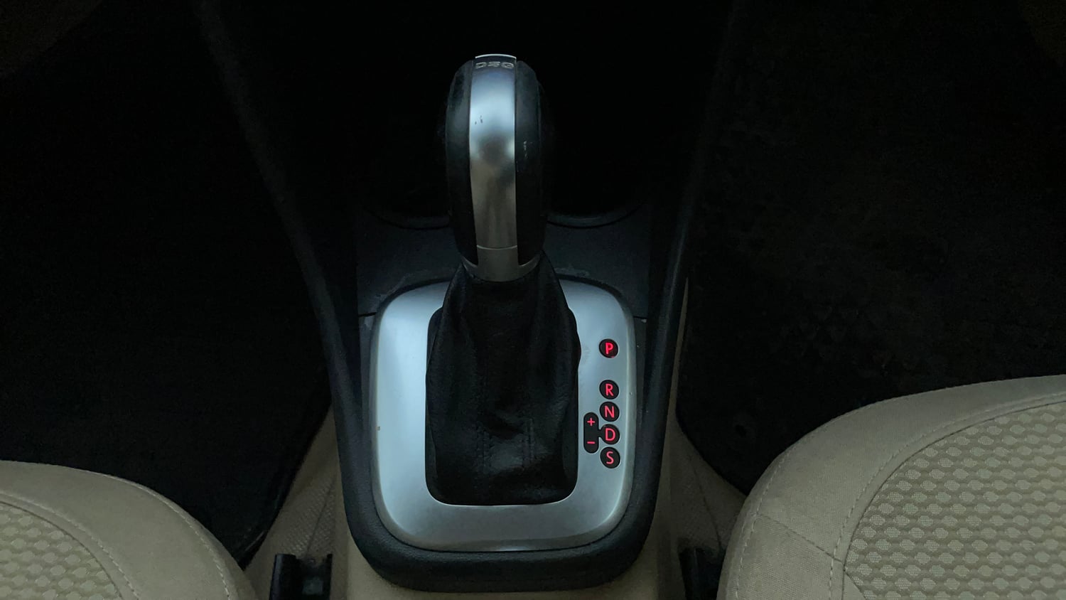 Used 2018 Volkswagen Ameo Highline 1.5L AT Diesel Automatic interior GEAR  KNOB VIEW