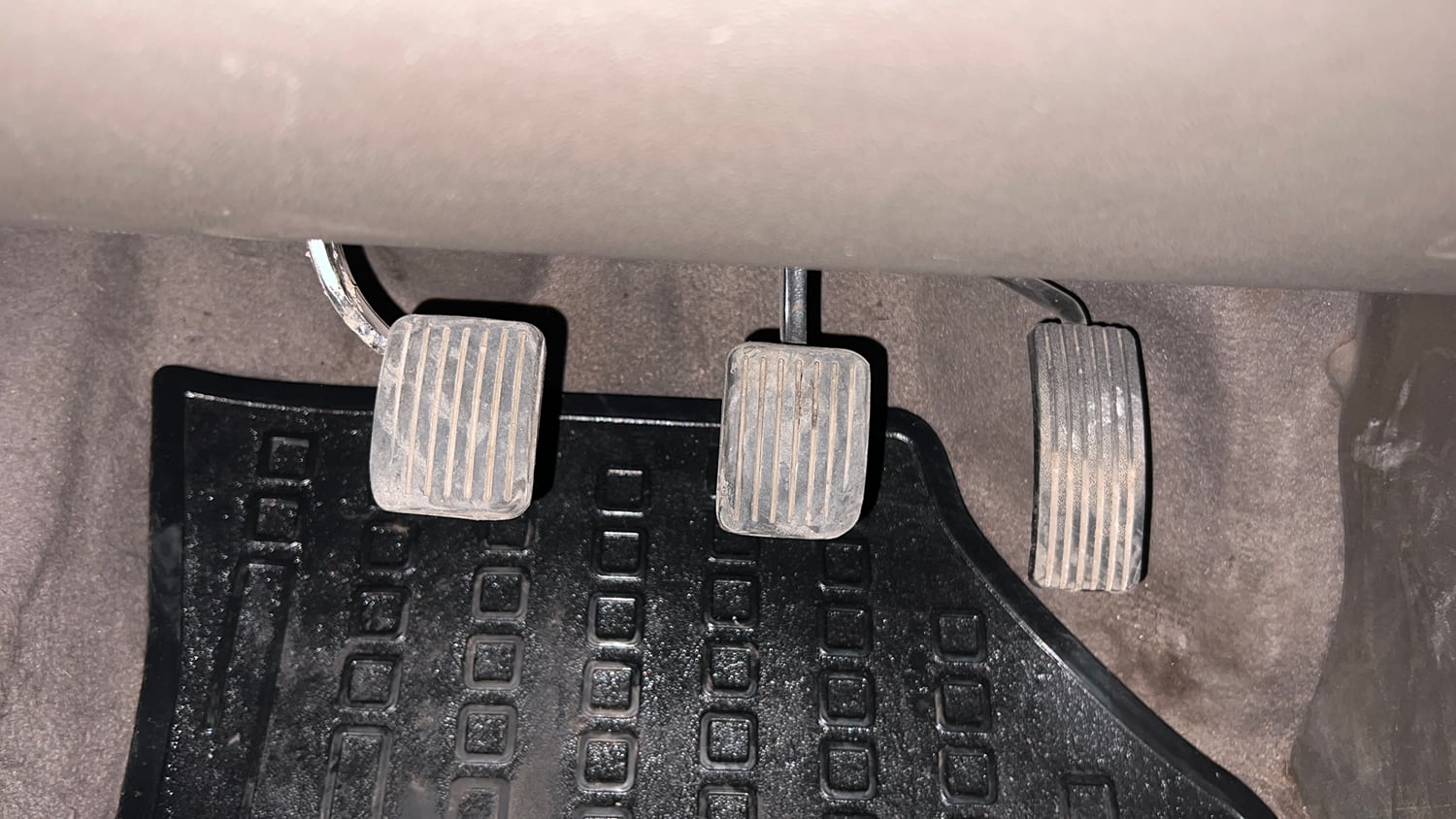 Used 2015 Hyundai i10 Magna 1.1 iRDE2 Petrol Manual interior PEDALS VIEW