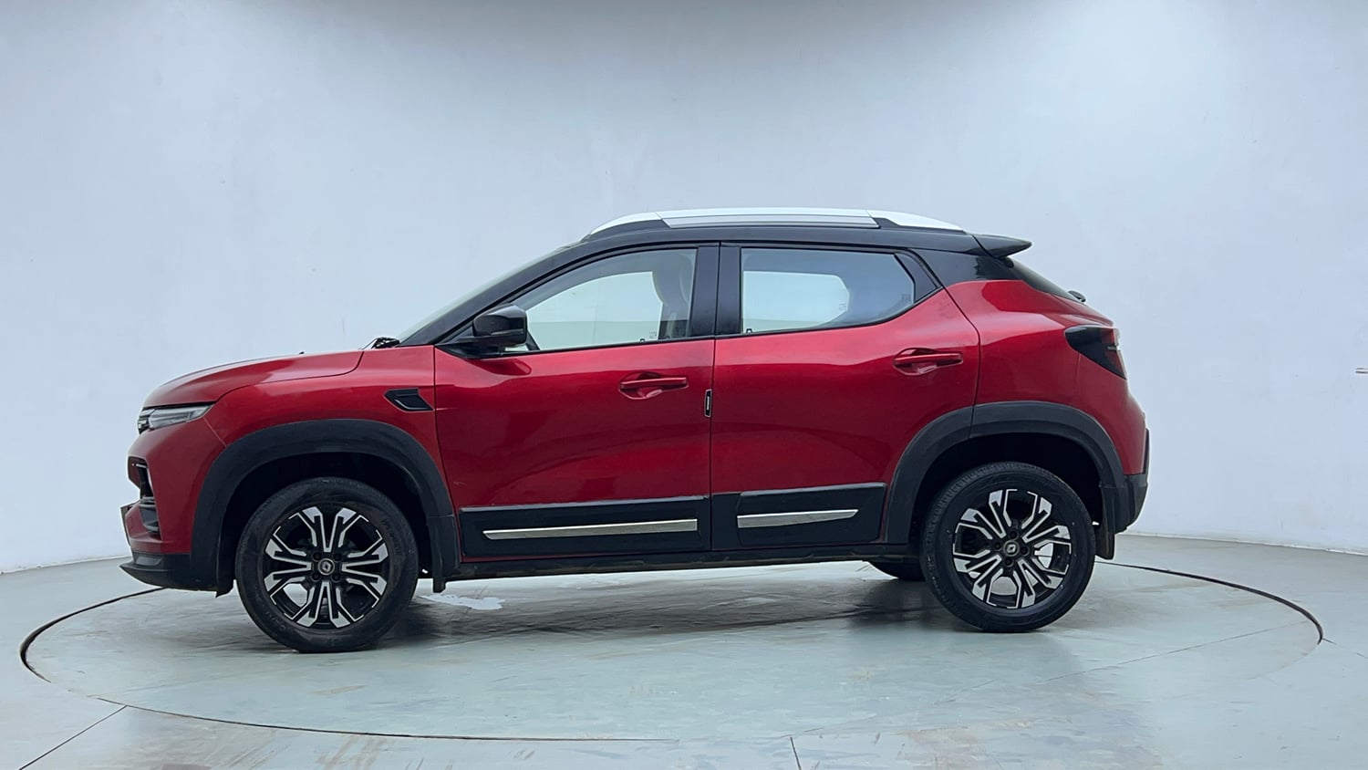 Used 2021 Renault Kiger RXT (O) MT Dual Tone Petrol Manual exterior LEFT SIDE VIEW