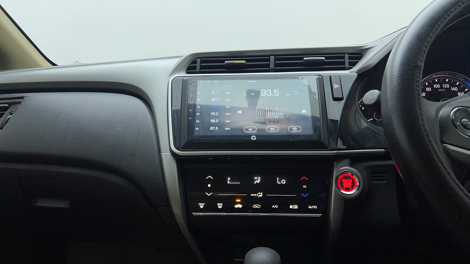 Used 2018 Honda City V CVT Petrol Petrol Automatic interior MUSIC SYSTEM & AC CONTROL VIEW