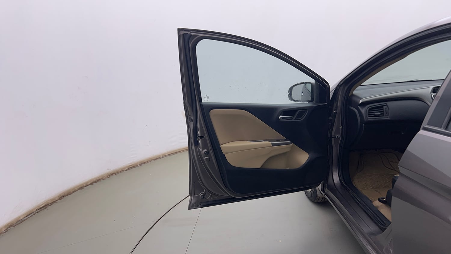 Used 2016 Honda City V Petrol Manual interior LEFT FRONT DOOR OPEN VIEW