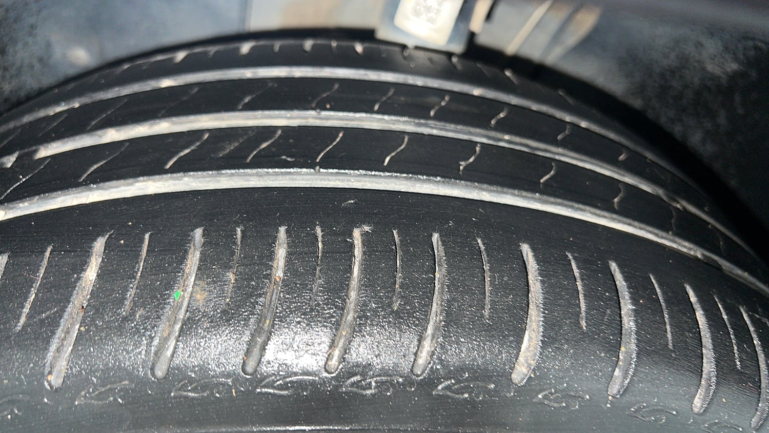 Used 2024 Skoda Slavia Style 1.0L TSI MT Petrol Manual tyres LEFT FRONT TYRE TREAD VIEW