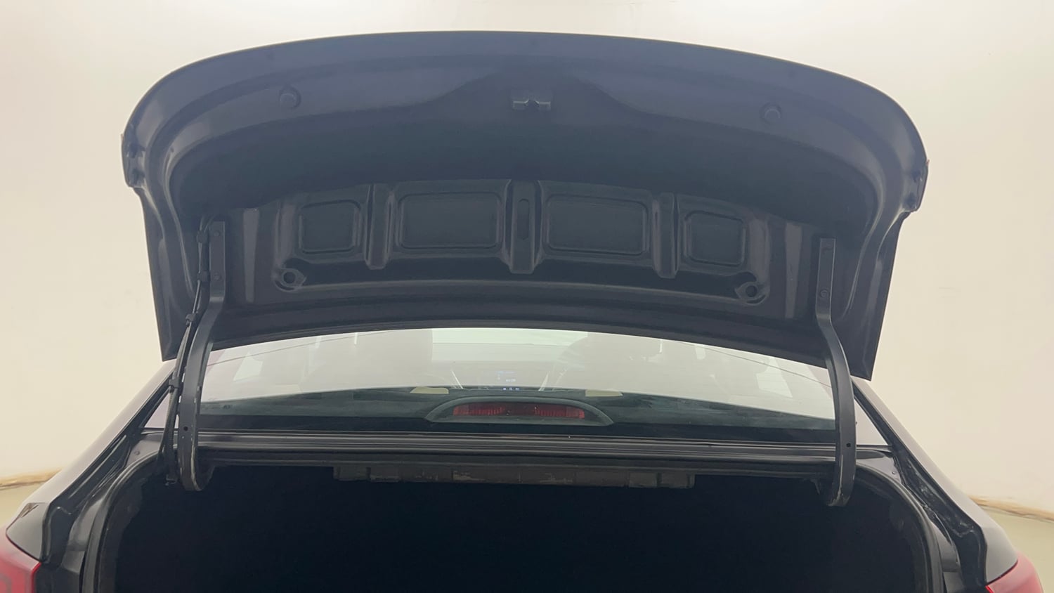 Used 2019 Hyundai Verna SX 1.6 VTVT Petrol Manual interior DICKY DOOR OPEN VIEW