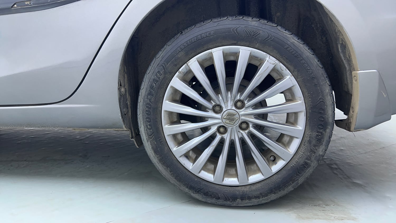 Used 2016 Maruti Suzuki Ciaz ZXI+ AT Petrol Automatic tyres LEFT REAR TYRE RIM VIEW