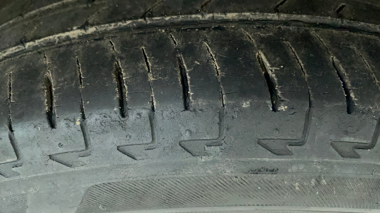 Used 2017 Maruti Suzuki Ignis Zeta 1.2 MT Petrol Manual tyres RIGHT FRONT TYRE TREAD VIEW
