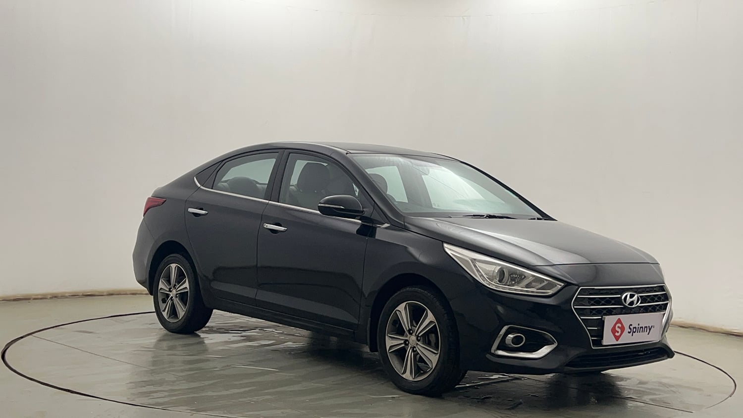 Used 2019 Hyundai Verna SX 1.6 VTVT Petrol Manual exterior RIGHT FRONT CORNER VIEW