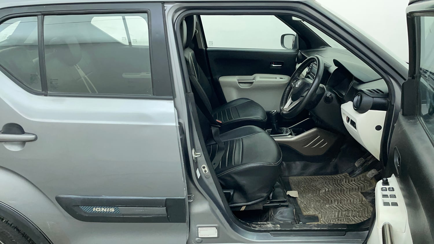 Used 2017 Maruti Suzuki Ignis Zeta 1.2 MT Petrol Manual interior RIGHT SIDE FRONT DOOR CABIN VIEW
