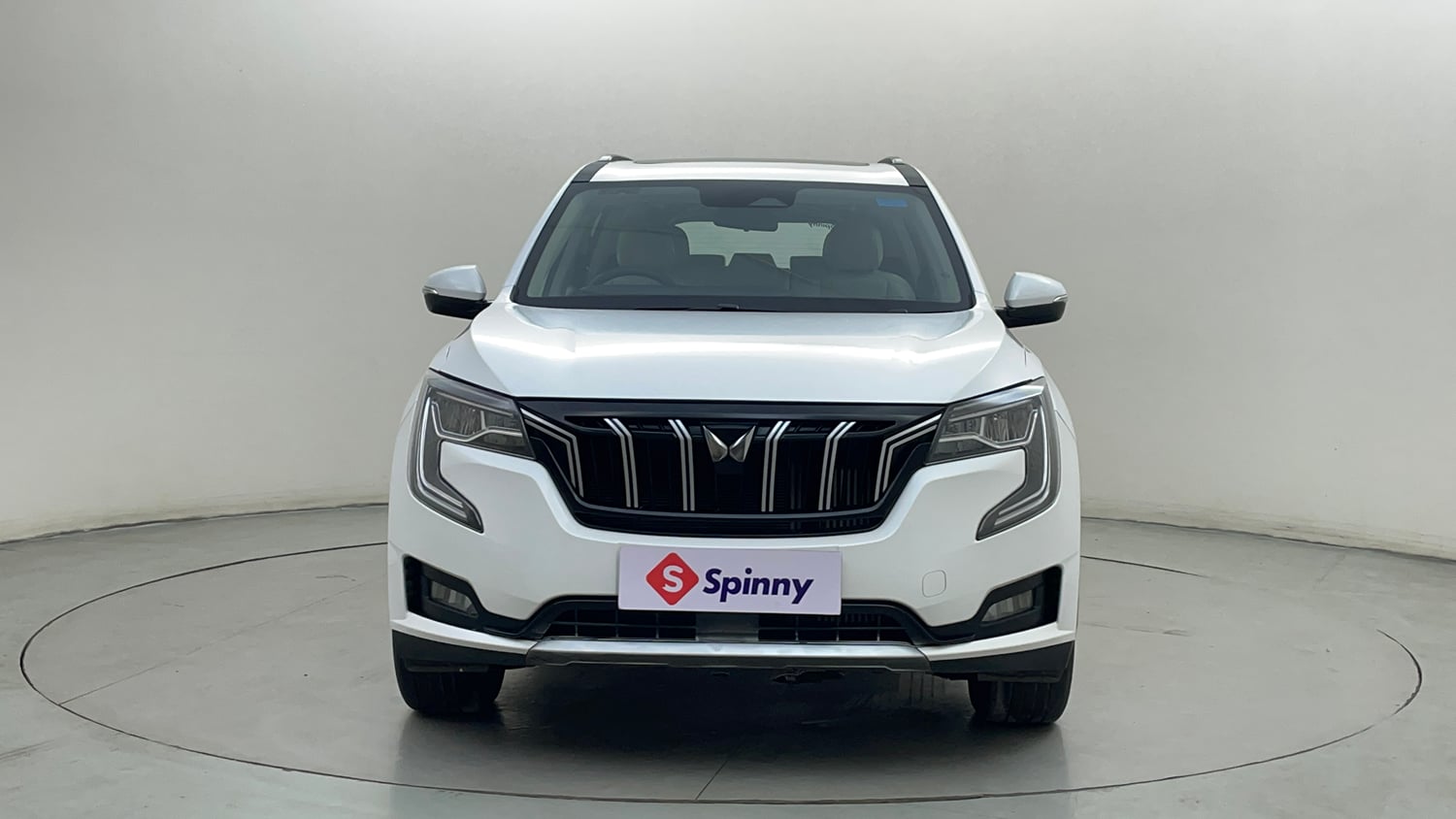 Used 2025 Mahindra XUV700 AX7 Petrol MT 7 STR Petrol Manual exterior FRONT VIEW