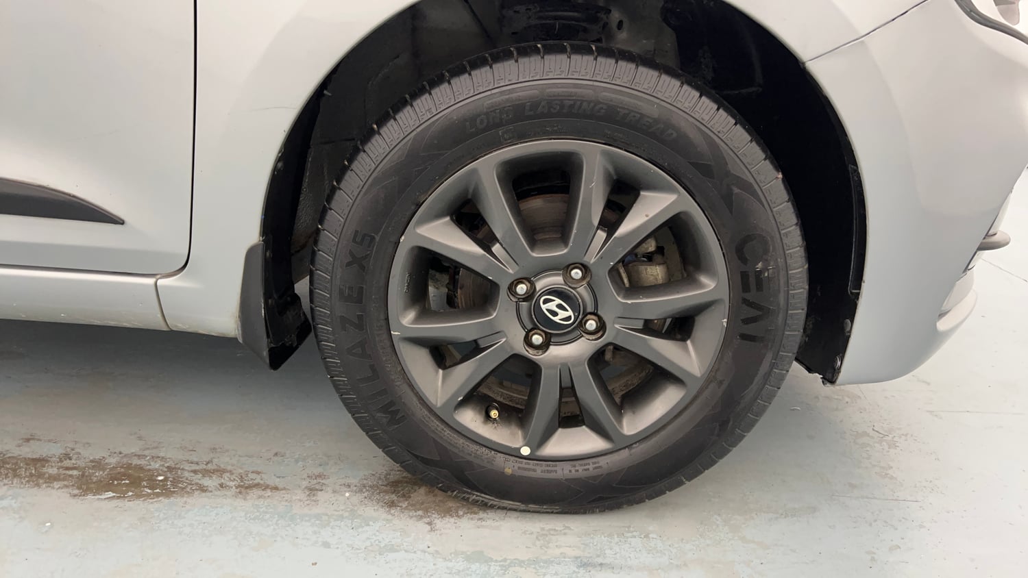 Used 2019 Hyundai Elite i20 Sportz Plus 1.2 Petrol Manual tyres RIGHT FRONT TYRE RIM VIEW