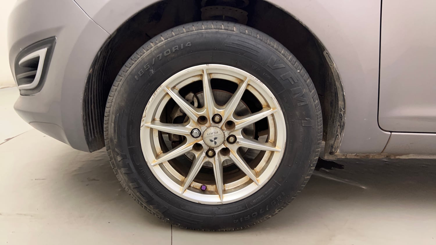 Used 2013 Hyundai i20 Magna (O) 1.2 Petrol Manual tyres LEFT FRONT TYRE RIM VIEW