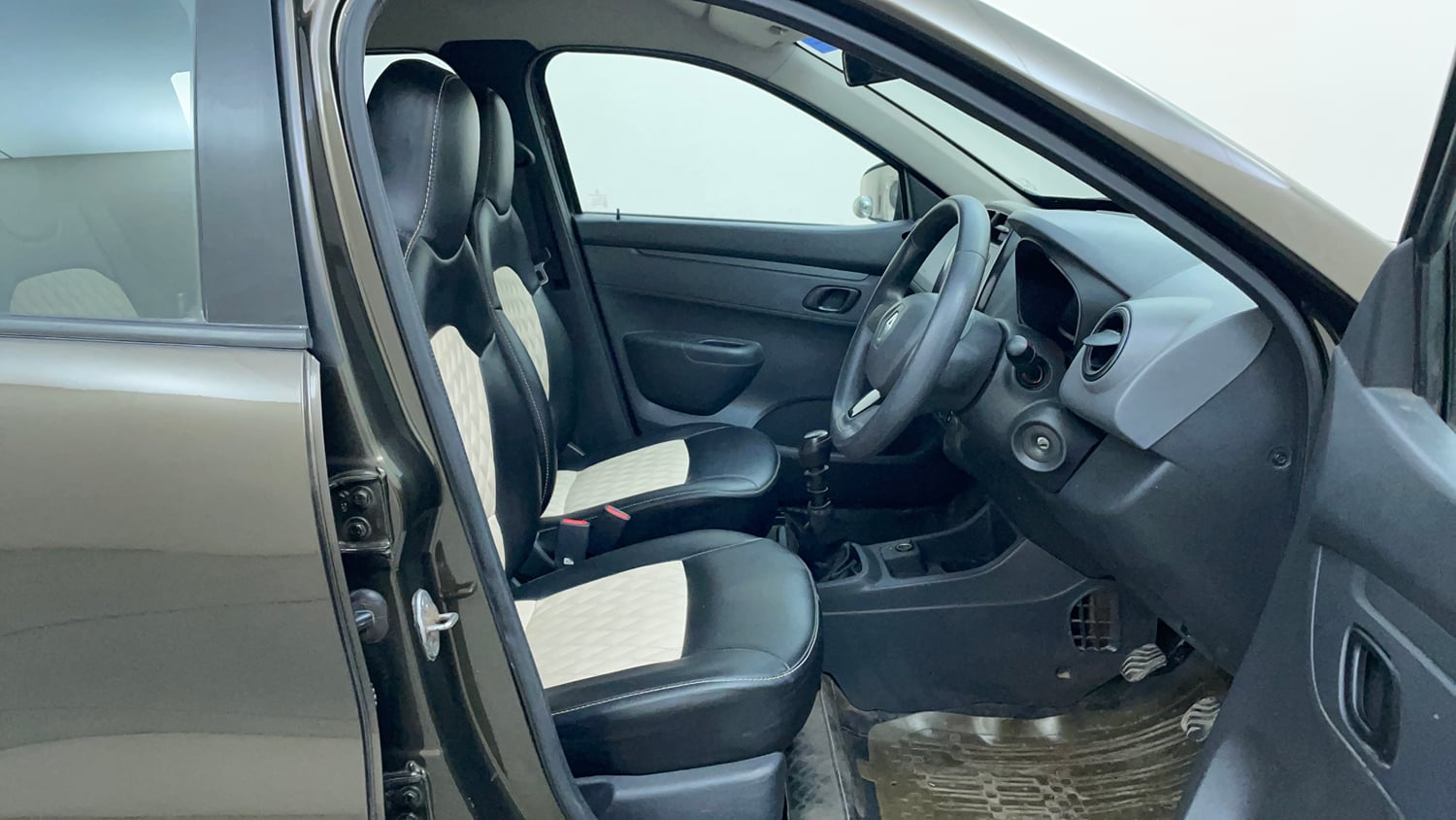 Used 2016 Renault Kwid 1.0 RXT Petrol Manual interior RIGHT SIDE FRONT DOOR CABIN VIEW
