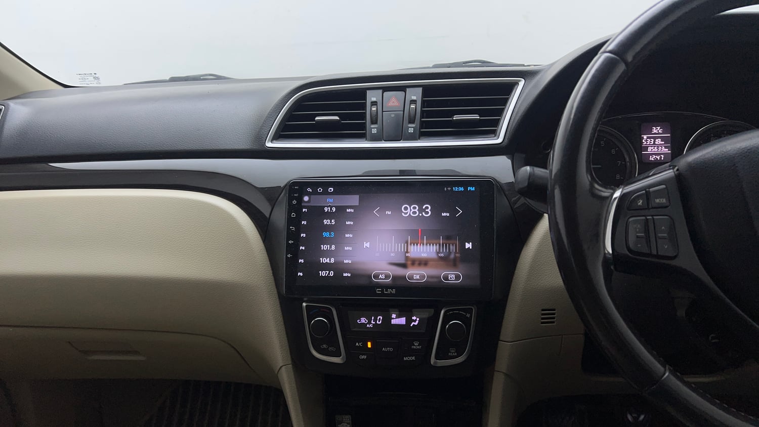 Used 2017 Maruti Suzuki Ciaz Alpha 1.4 MT Petrol Manual top_features Integrated (in-dash) music system