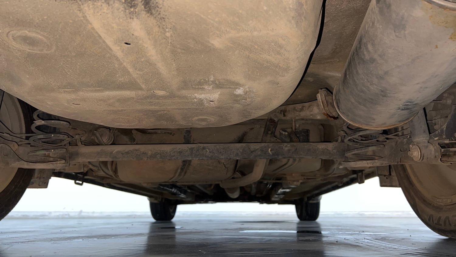 Used 2017 Maruti Suzuki Ciaz Zeta 1.4 MT Petrol Manual extra REAR UNDERBODY VIEW (TAKEN FROM REAR)