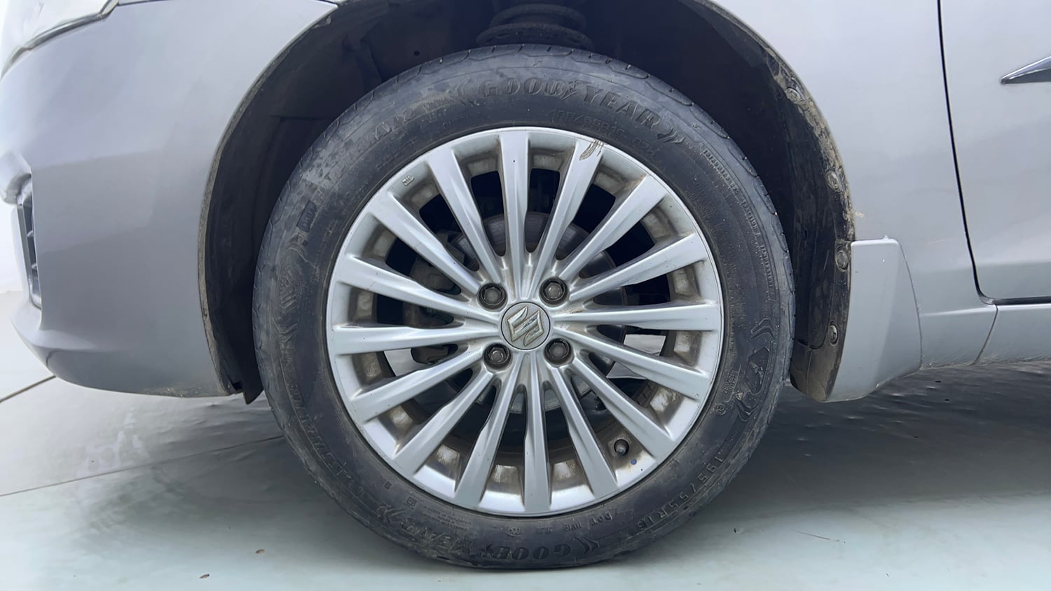 Used 2016 Maruti Suzuki Ciaz ZXI+ AT Petrol Automatic tyres LEFT FRONT TYRE RIM VIEW