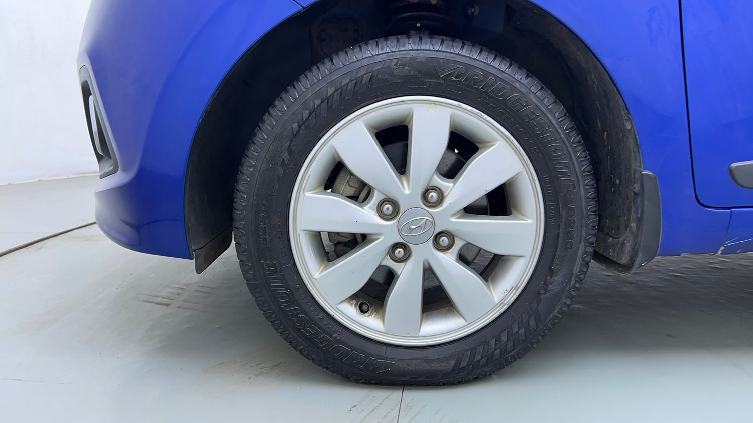Used 2015 Hyundai Xcent S 1.2 (O) Petrol Manual tyres LEFT FRONT TYRE RIM VIEW