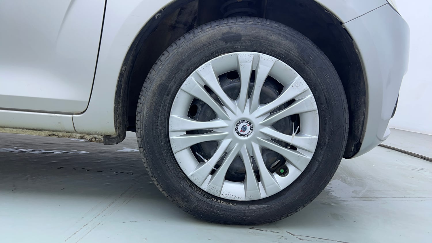 Used 2018 Maruti Suzuki Ignis Delta 1.2 AMT Petrol Automatic tyres RIGHT FRONT TYRE RIM VIEW