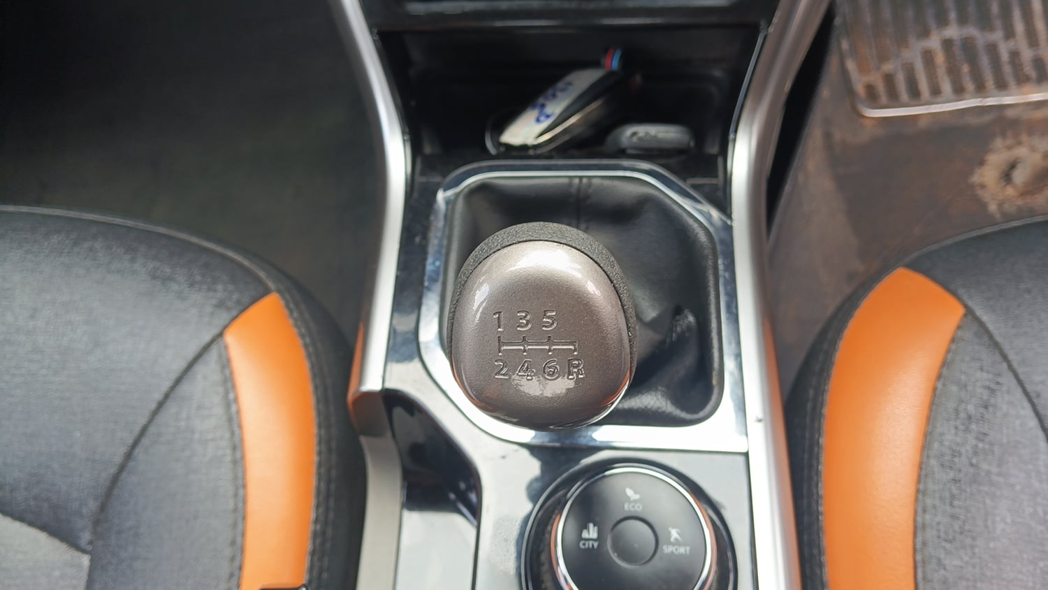 Used 2018 Tata Nexon XZ Plus Diesel Dual Tone Diesel Manual interior GEAR  KNOB VIEW