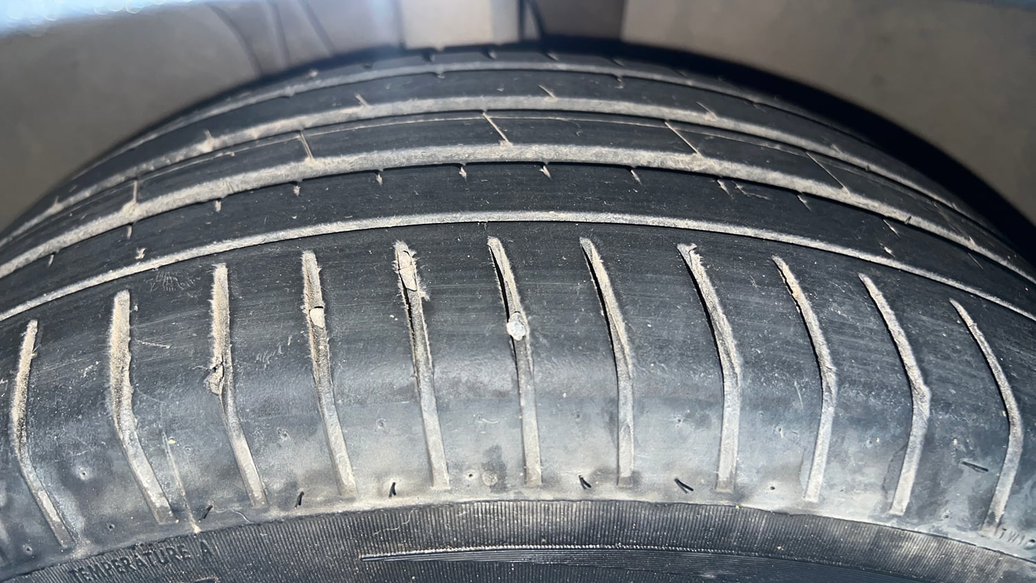 Used 2018 Skoda Octavia 1.8 TSI Style AT Petrol Automatic tyres RIGHT FRONT TYRE TREAD VIEW