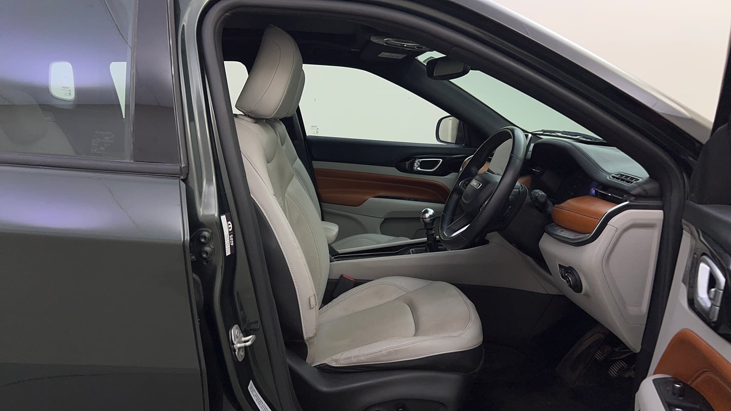 Used 2023 Jeep Compass Limited (O) 2.0 Diesel Diesel Manual interior RIGHT SIDE FRONT DOOR CABIN VIEW