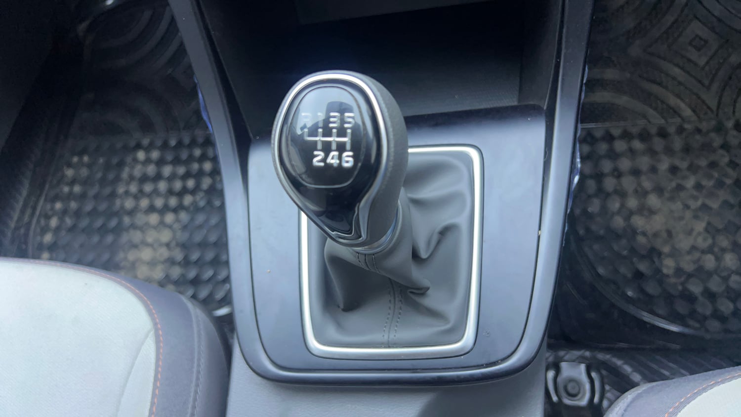 Used 2024 Hyundai Creta 1.5 MPi Petrol MT E Petrol Manual interior GEAR  KNOB VIEW
