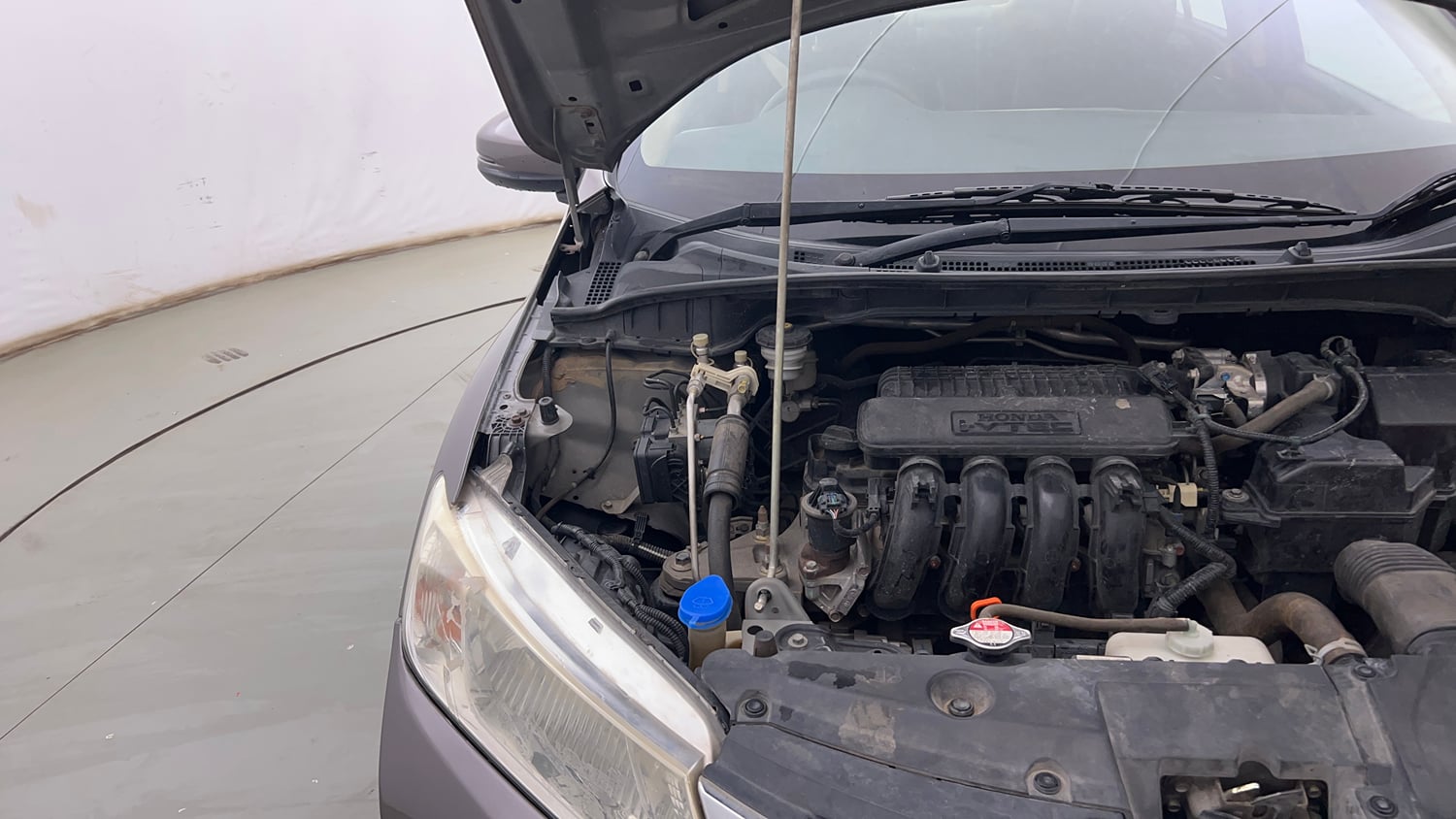 Used 2016 Honda City V Petrol Manual engine ENGINE RIGHT SIDE HINGE & APRON VIEW