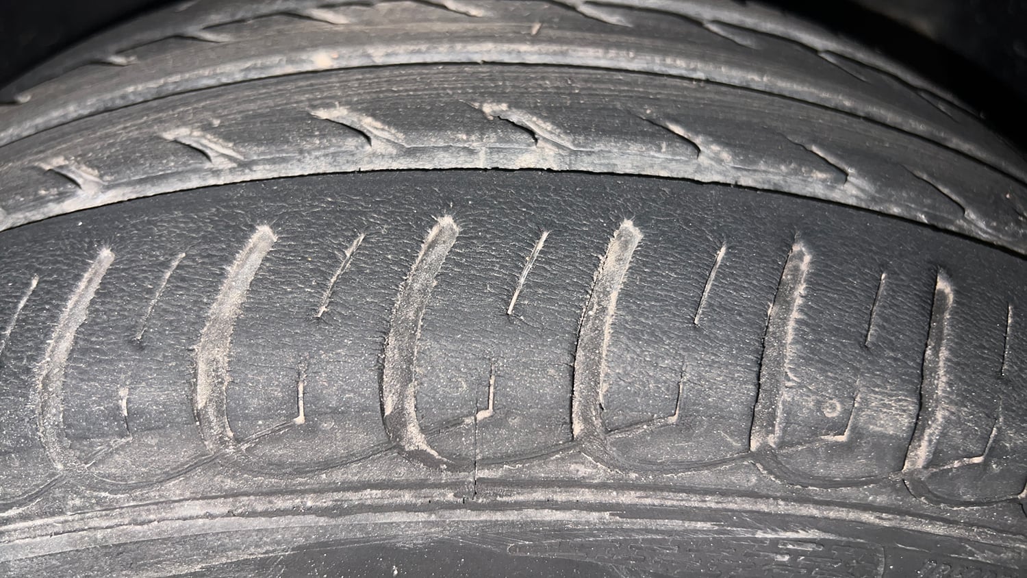 Used 2018 Tata Tiago Revotron XZ w/o Alloy Petrol Manual tyres RIGHT FRONT TYRE TREAD VIEW